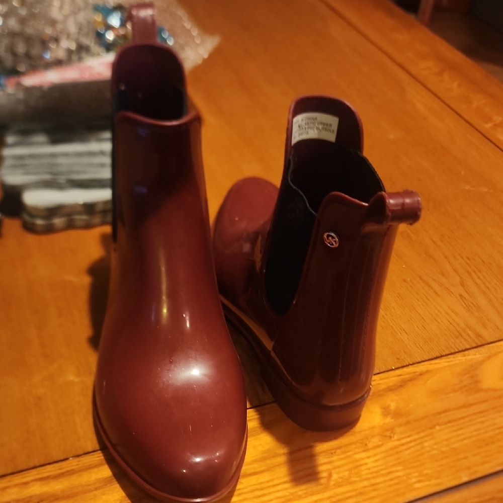 MICHAEL KORS Maroon Ankle Rain Boots Rubber. Sz 7